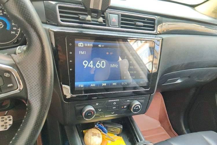 Used Dongfeng Fengon 580 2016 Revised Version 1.5T CVT Luxury Edition Audio And AC Panel