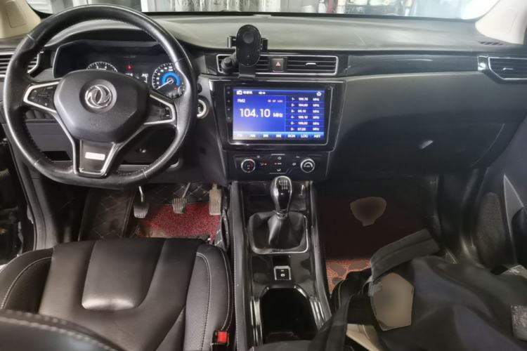 Used Dongfeng Fengon 580 2016 1.5T Manual Luxury Edition Center Console
