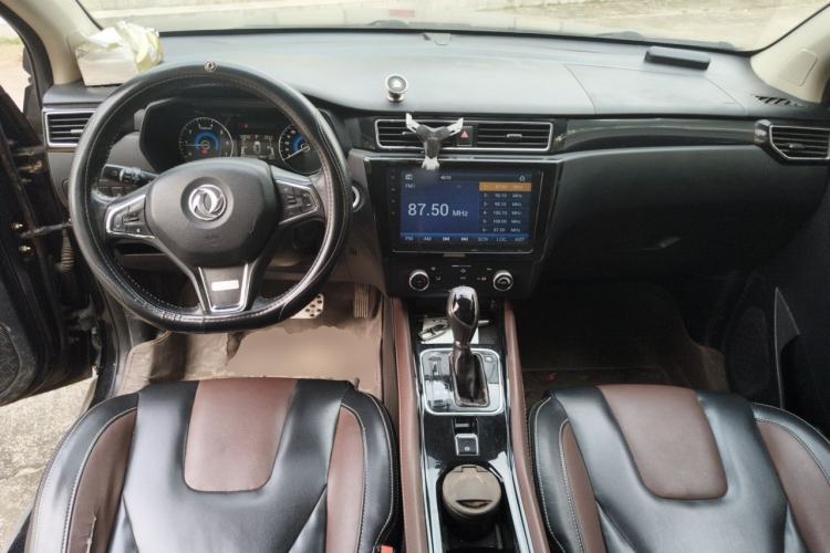 Used Dongfeng Fengon 580 2016 Revised Version 1.5T CVT Luxury Edition Center Console