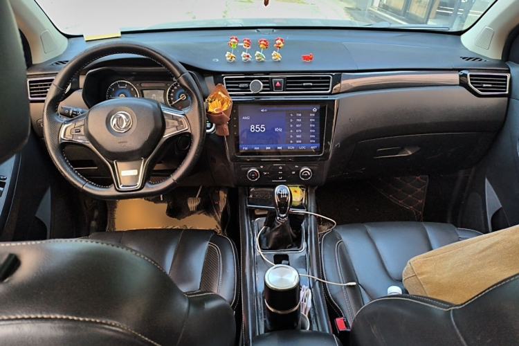 Used Dongfeng Fengon 580 2016 1.5T Manual Luxury Edition Center Console