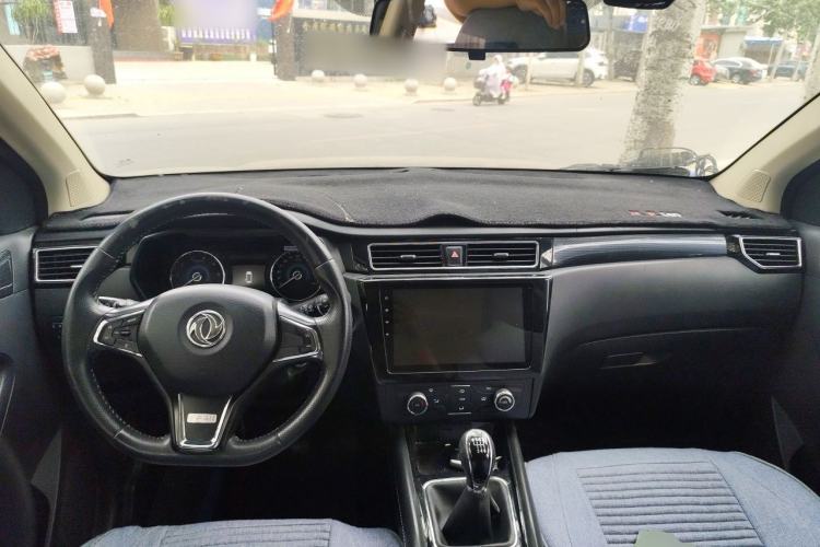 Used Dongfeng Fengon 580 2016 1.5T Manual Luxury Edition Center Console