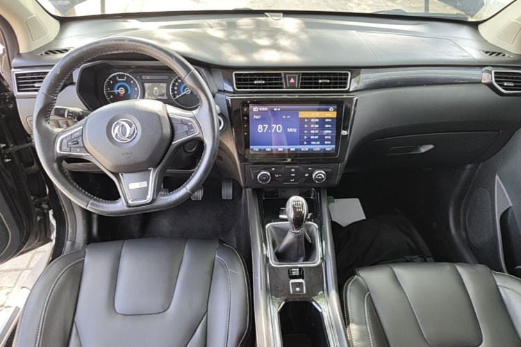 Used Dongfeng Fengon 580 2016 1.5T Manual Luxury Edition Center Console
