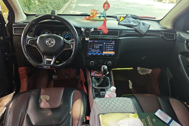 Used Dongfeng Fengon 580 2016 1.5T Manual Luxury Edition Center Console