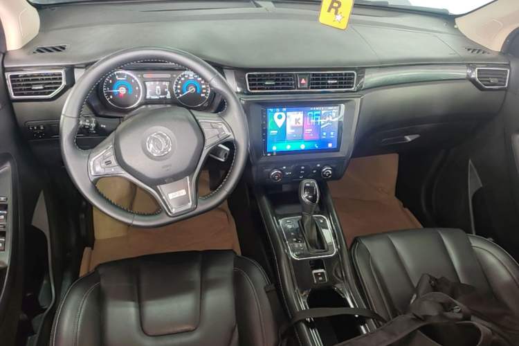 Used Dongfeng Fengon 580 2016 Revised Version 1.5T CVT Comfort Edition Center Console