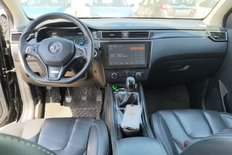 Used Dongfeng Fengon 580 2016 1.5T Manual Luxury Edition Center Console