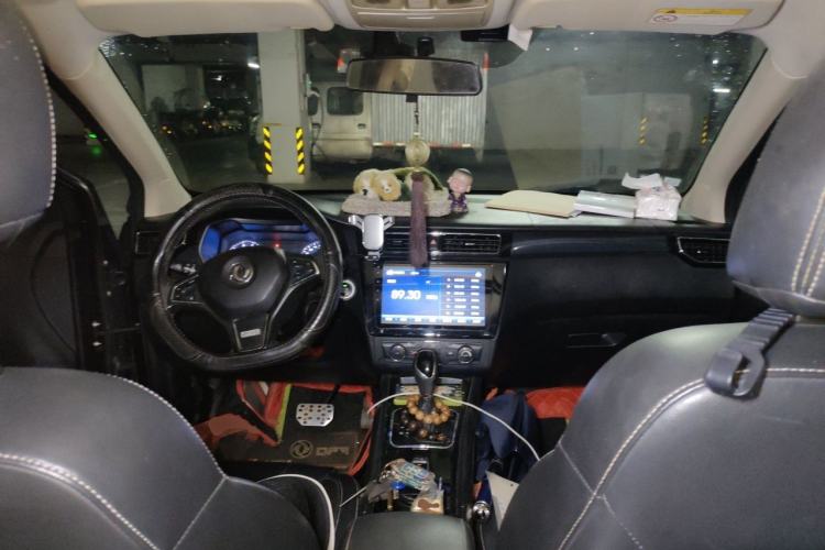 Used Dongfeng Fengon 580 2016 1.5T CVT Luxury Model Center Console