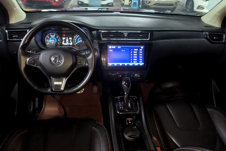 Used Dongfeng Fengon 580 2016 Revised Version 1.5T CVT Luxury Edition Center Console