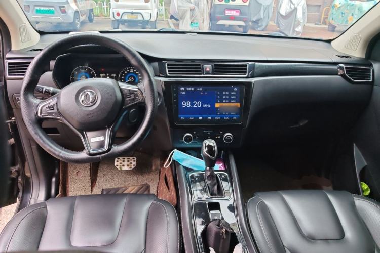 Used Dongfeng Fengon 580 2016 1.5T CVT Luxury Model Center Console