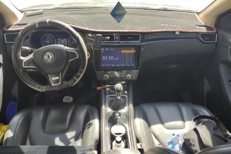 Used Dongfeng Fengon 580 2016 1.5T Manual Luxury Edition Center Console