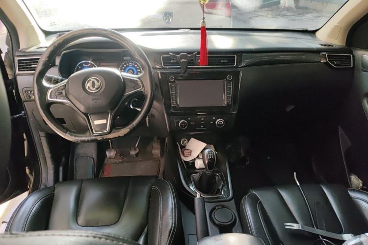 Used Dongfeng Fengon 580 2016 1.8L Manual Comfort Model Center Console