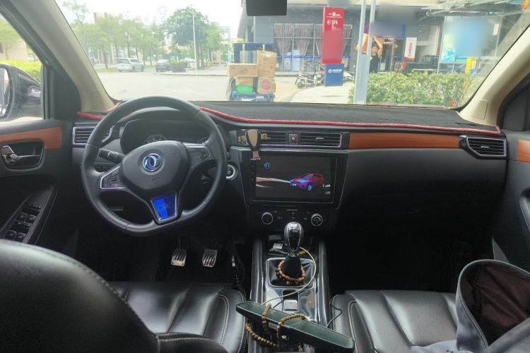 Used Dongfeng Fengon 580 2016 1.5T Manual Luxury Edition Center Console