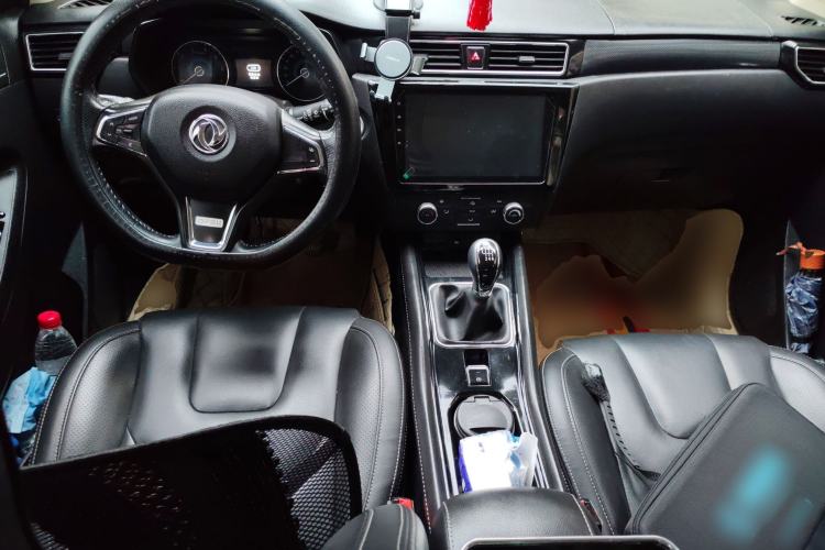 Used Dongfeng Fengon 580 2016 1.5T Manual Luxury Edition Center Console