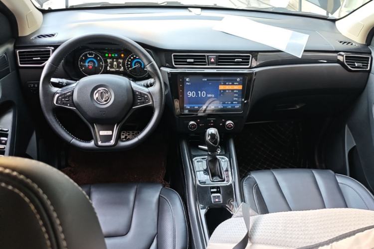 Used Dongfeng Fengon 580 2016 Revised Version 1.5T CVT Luxury Edition Center Console