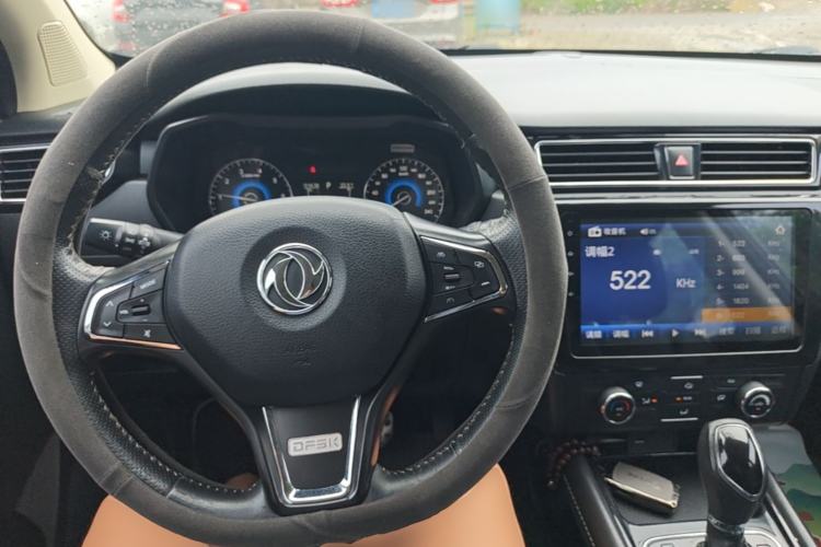 Used Dongfeng Fengon 580 2016 Revised Version 1.5T CVT Luxury Edition Center Console