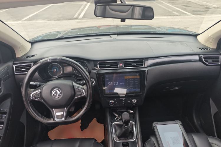 Used Dongfeng Fengon 580 2016 1.5T Manual Luxury Edition Center Console