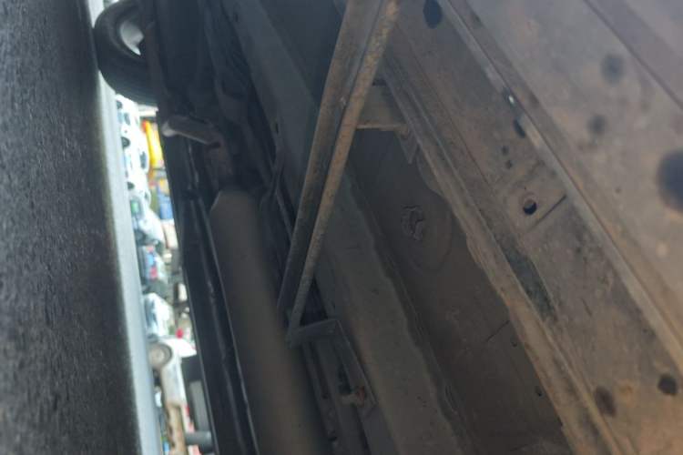 Used Dongfeng Fengon 580 2016 1.5T Manual Luxury Edition Chassis Front Right