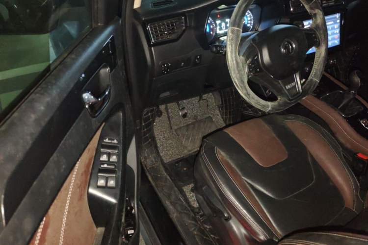 Used Dongfeng Fengon 580 2016 1.5T Manual Luxury Edition Driver Seat