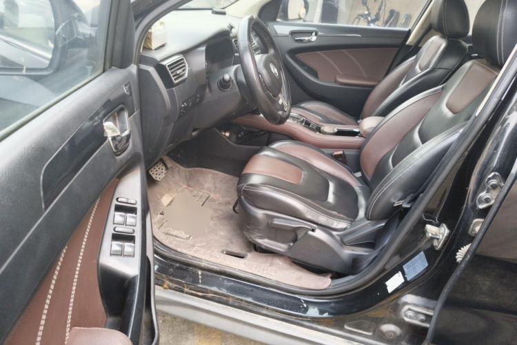 Used Dongfeng Fengon 580 2016 Revised Version 1.5T CVT Luxury Edition Driver Seat