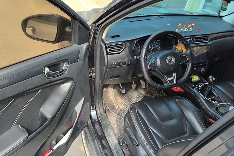 Used Dongfeng Fengon 580 2016 1.5T Manual Luxury Edition Driver Seat