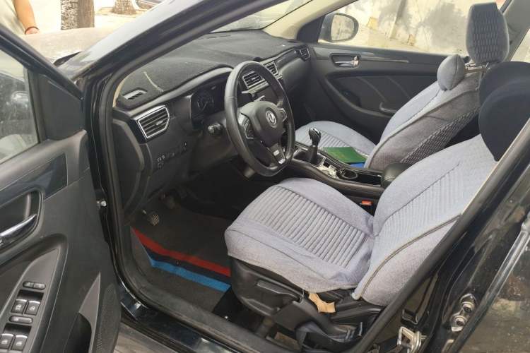 Used Dongfeng Fengon 580 2016 1.5T Manual Luxury Edition Driver Seat