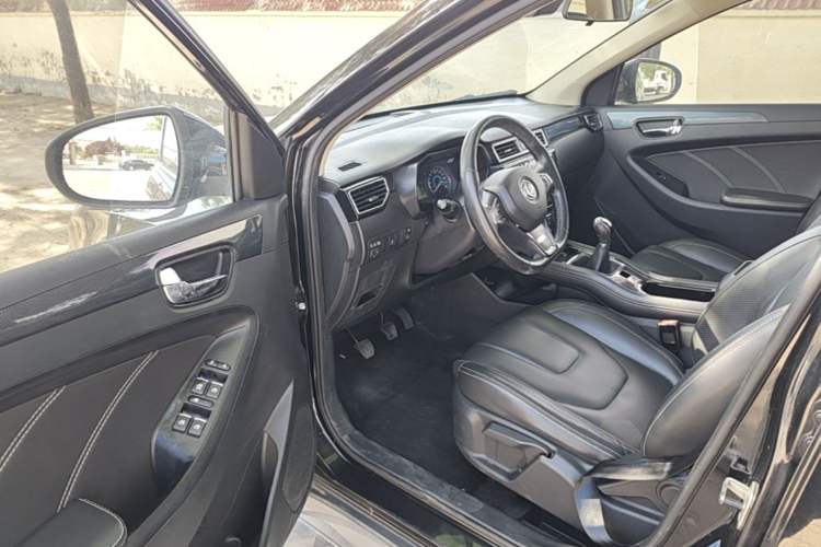 Used Dongfeng Fengon 580 2016 1.5T Manual Luxury Edition Driver Seat