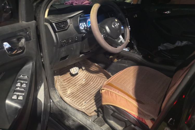Used Dongfeng Fengon 580 2016 Revised Version 1.5T CVT Luxury Edition Driver Seat