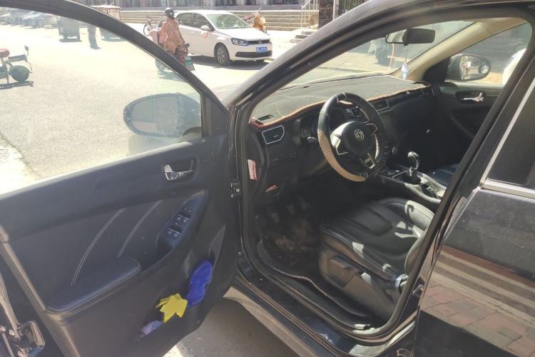 Used Dongfeng Fengon 580 2016 1.5T Manual Luxury Edition Driver Seat