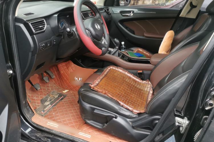 Used Dongfeng Fengon 580 2016 1.5T Manual Luxury Edition Driver Seat