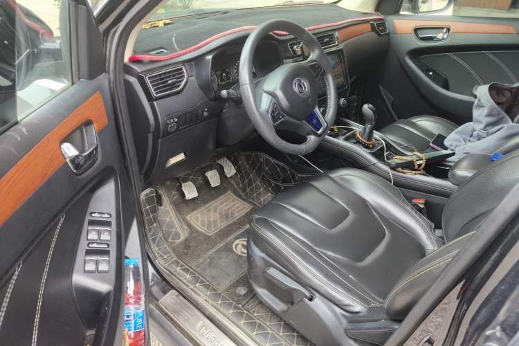 Used Dongfeng Fengon 580 2016 1.5T Manual Luxury Edition Driver Seat