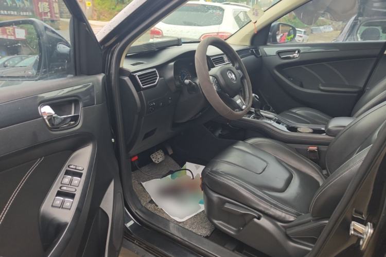 Used Dongfeng Fengon 580 2016 Revised Version 1.5T CVT Luxury Edition Driver Seat