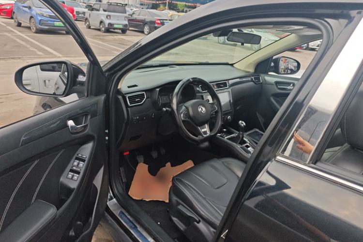Used Dongfeng Fengon 580 2016 1.5T Manual Luxury Edition Driver Seat