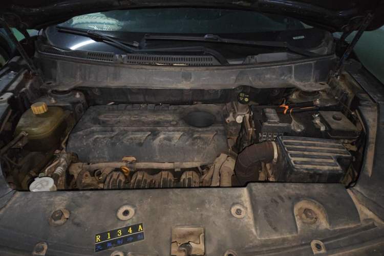 Used Dongfeng Fengon 580 2016 1.8L Manual Comfort Model Engine Bay