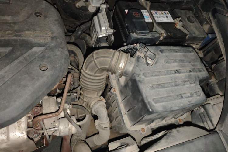 Used Dongfeng Fengon 580 2016 1.5T Manual Luxury Edition Engine Bay Left