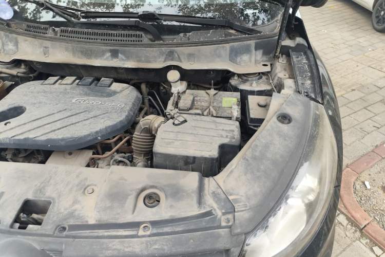 Used Dongfeng Fengon 580 2016 1.5T Manual Luxury Edition Engine Bay Left