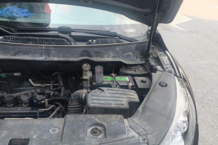 Used Dongfeng Fengon 580 2016 Revised Version 1.5T CVT Luxury Edition Engine Bay Left