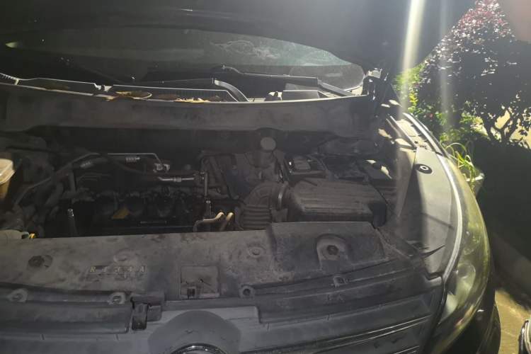 Used Dongfeng Fengon 580 2016 Revised Version 1.5T CVT Luxury Edition Engine Bay Left