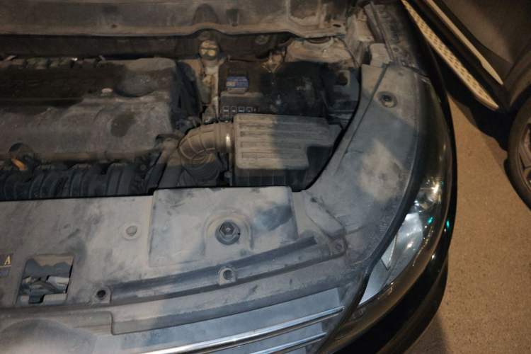 Used Dongfeng Fengon 580 2016 1.8L Manual Comfort Model Engine Bay Left
