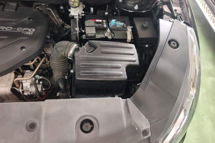 Used Dongfeng Fengon 580 2016 Revised Version 1.5T CVT Comfort Edition Engine Bay Left