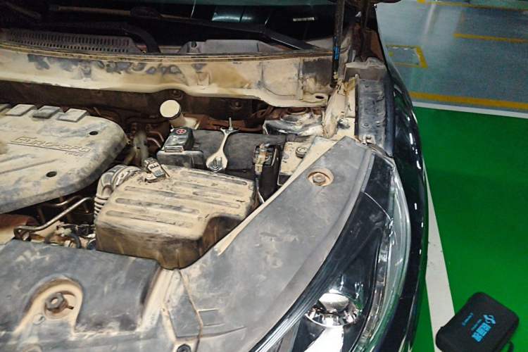 Used Dongfeng Fengon 580 2016 1.5T Manual Luxury Edition Engine Bay Left