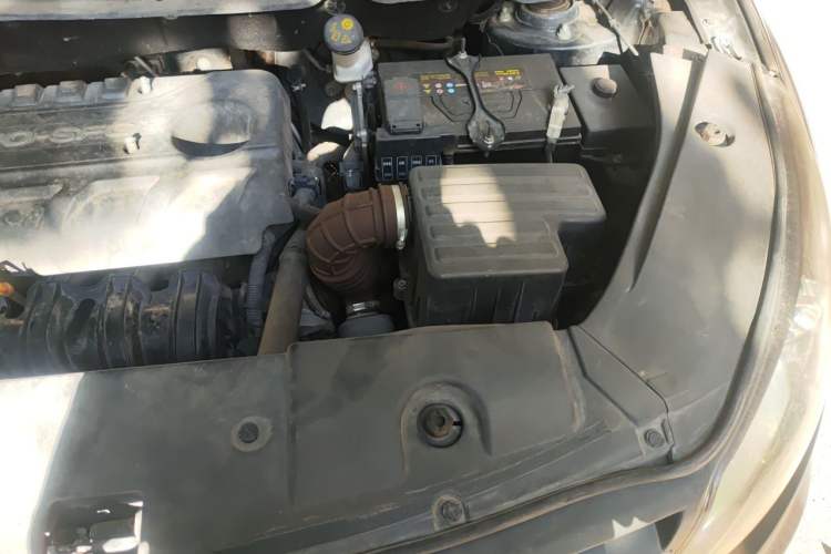 Used Dongfeng Fengon 580 2016 1.8L Manual Comfort Model Engine Bay Left