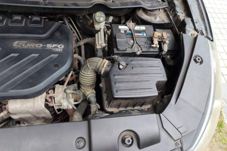 Used Dongfeng Fengon 580 2016 1.5T Manual Luxury Edition Engine Bay Left