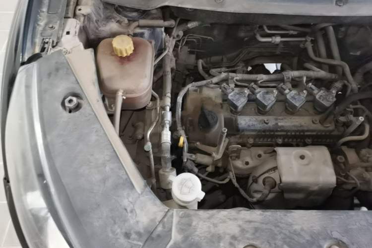 Used Dongfeng Fengon 580 2016 1.5T Manual Luxury Edition Engine Bay Right