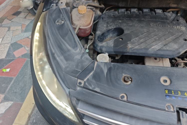 Used Dongfeng Fengon 580 2016 1.5T Manual Luxury Edition Engine Bay Right