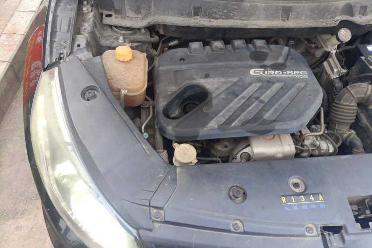 Used Dongfeng Fengon 580 2016 1.5T Manual Luxury Edition Engine Bay Right
