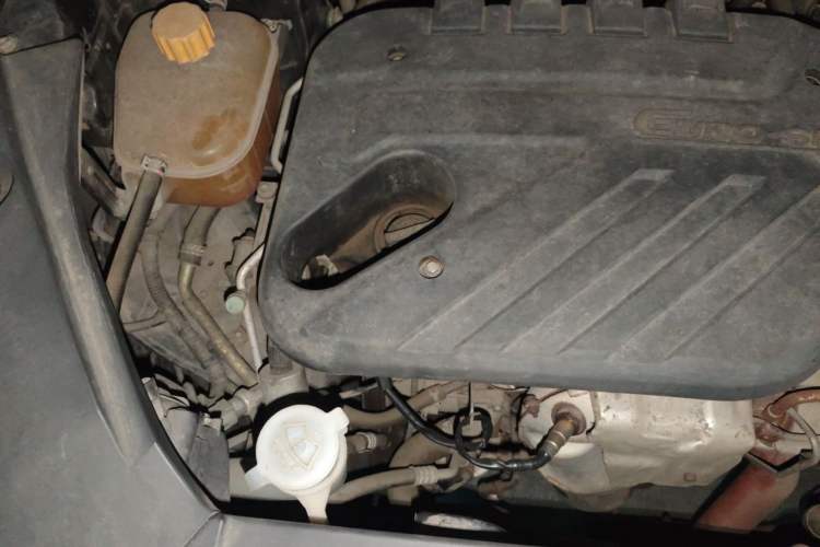 Used Dongfeng Fengon 580 2016 1.5T Manual Luxury Edition Engine Bay Right