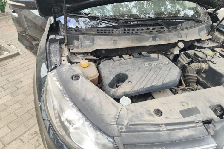 Used Dongfeng Fengon 580 2016 1.5T Manual Luxury Edition Engine Bay Right