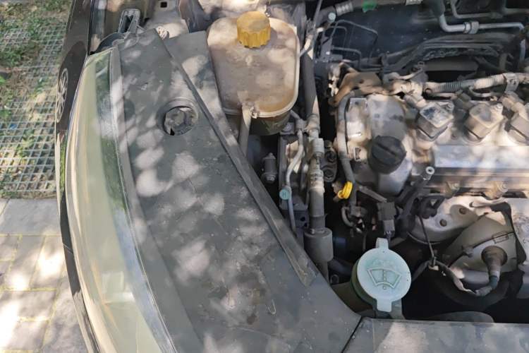 Used Dongfeng Fengon 580 2016 1.5T Manual Luxury Edition Engine Bay Right