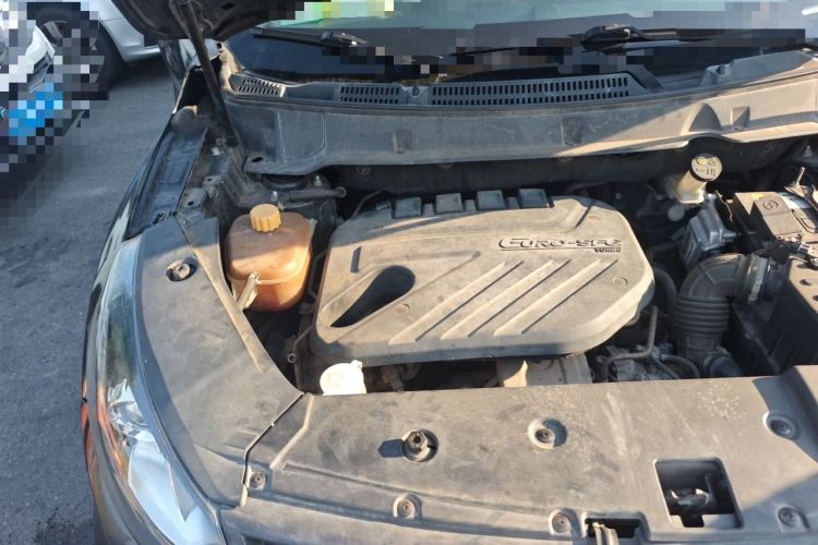 Used Dongfeng Fengon 580 2016 1.5T Manual Luxury Edition Engine Bay Right
