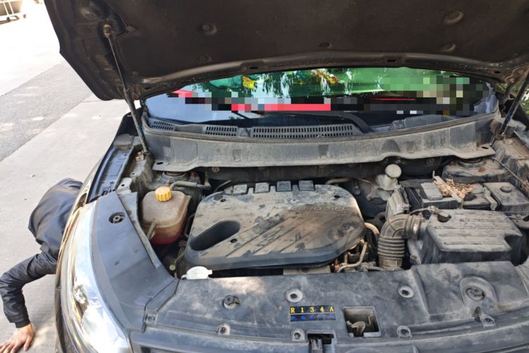 Used Dongfeng Fengon 580 2016 1.5T Manual Luxury Edition Engine Bay Right