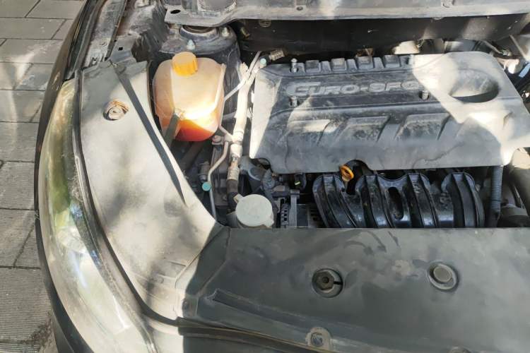 Used Dongfeng Fengon 580 2016 1.8L Manual Comfort Model Engine Bay Right